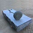 Hardsteen beeld met naam-schelp van graniet