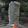 Hoge staande zerken - gesplitst groot blok ruwe graniet voor dubbel graf