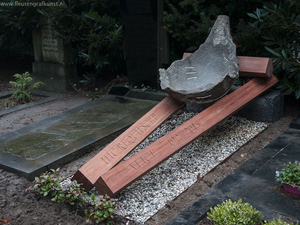 Headstone wood with sandstone waterbowl