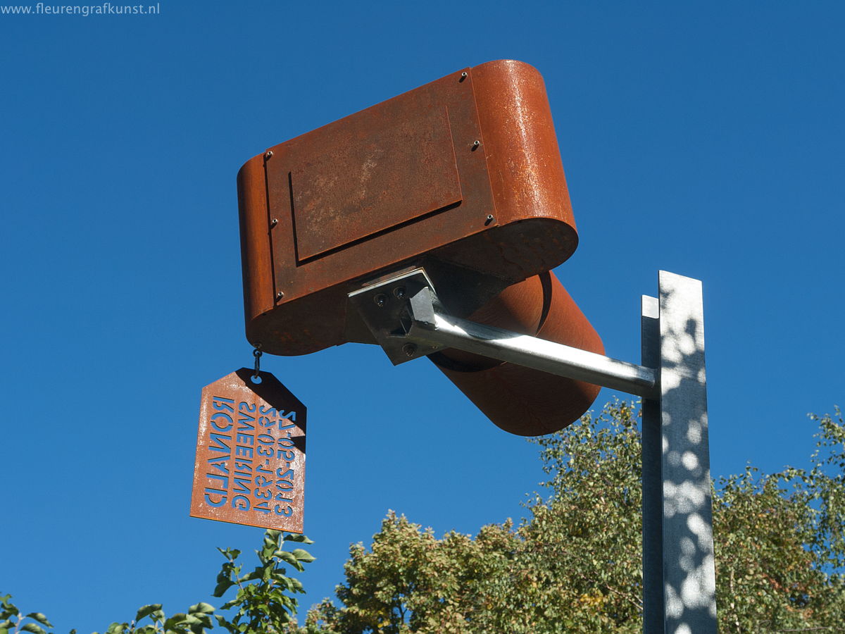 Large camera-headstone made from weathering steel - grabstein aus edelrostahl - Cortensteel on graveyard 'de Nieuwe Ooster' in Amsterdam for dutch photographer Ronald Sweering