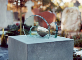 eindresultaat in brons op het monument